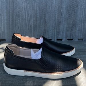 Women’s slip ons size 8W